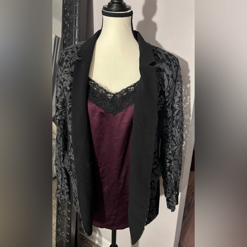 Women’s 14/16P Lane Bryant lace blazer with matching camisole tank